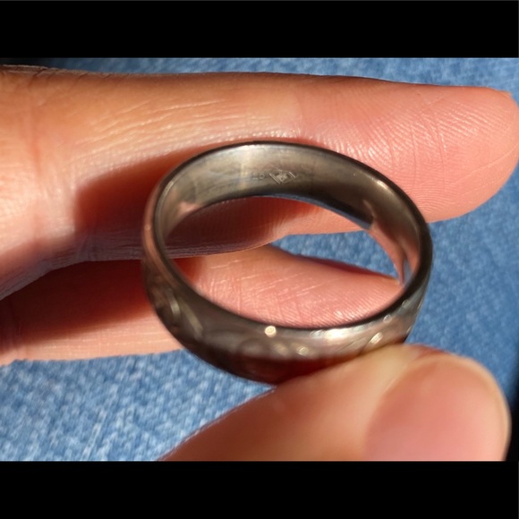 Authentic Zales Men’s Diamond Cut Silver Band - Picture 3 of 3